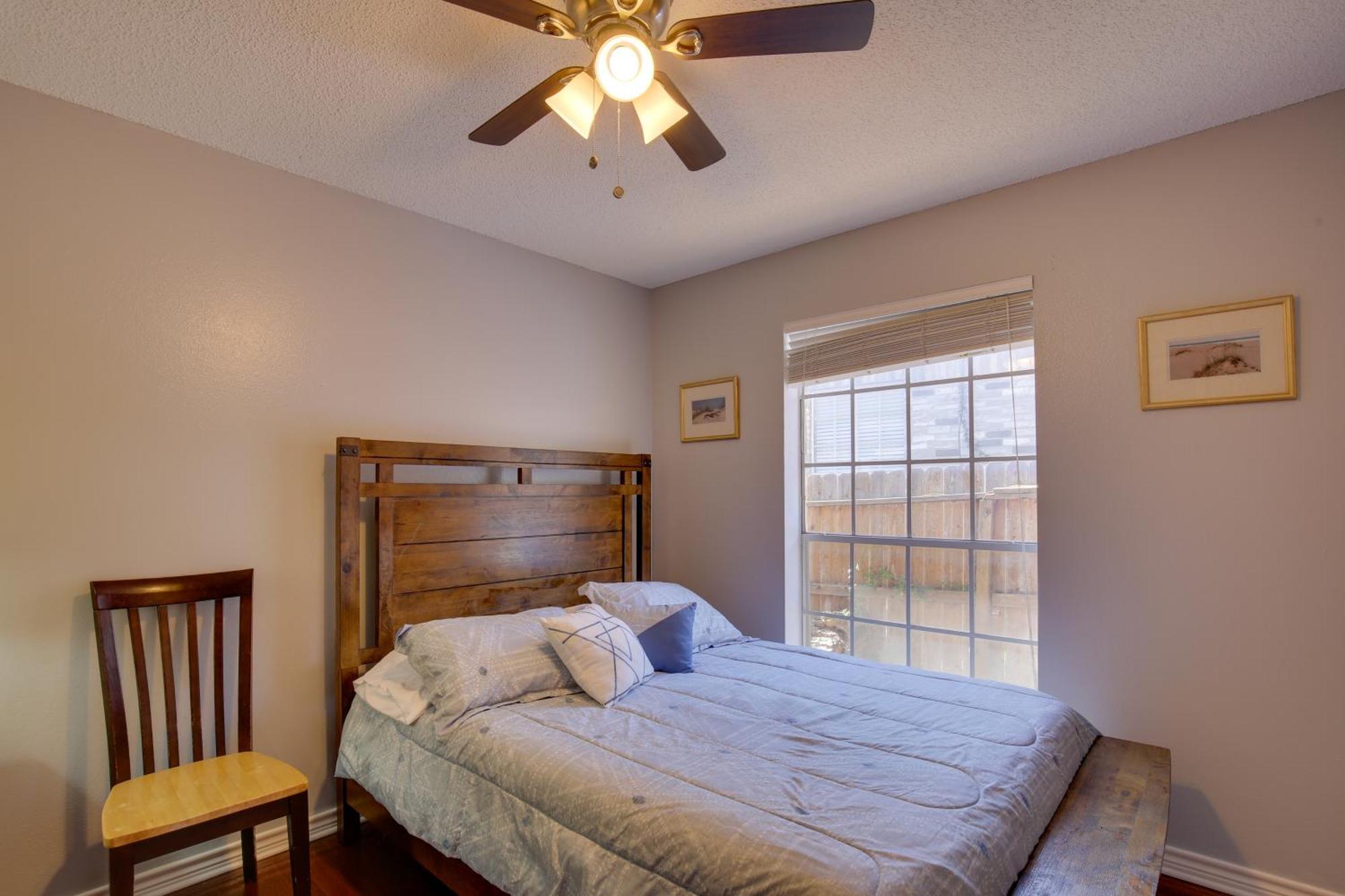 Abode With Spacious Backyard And Deck * San Antonio
