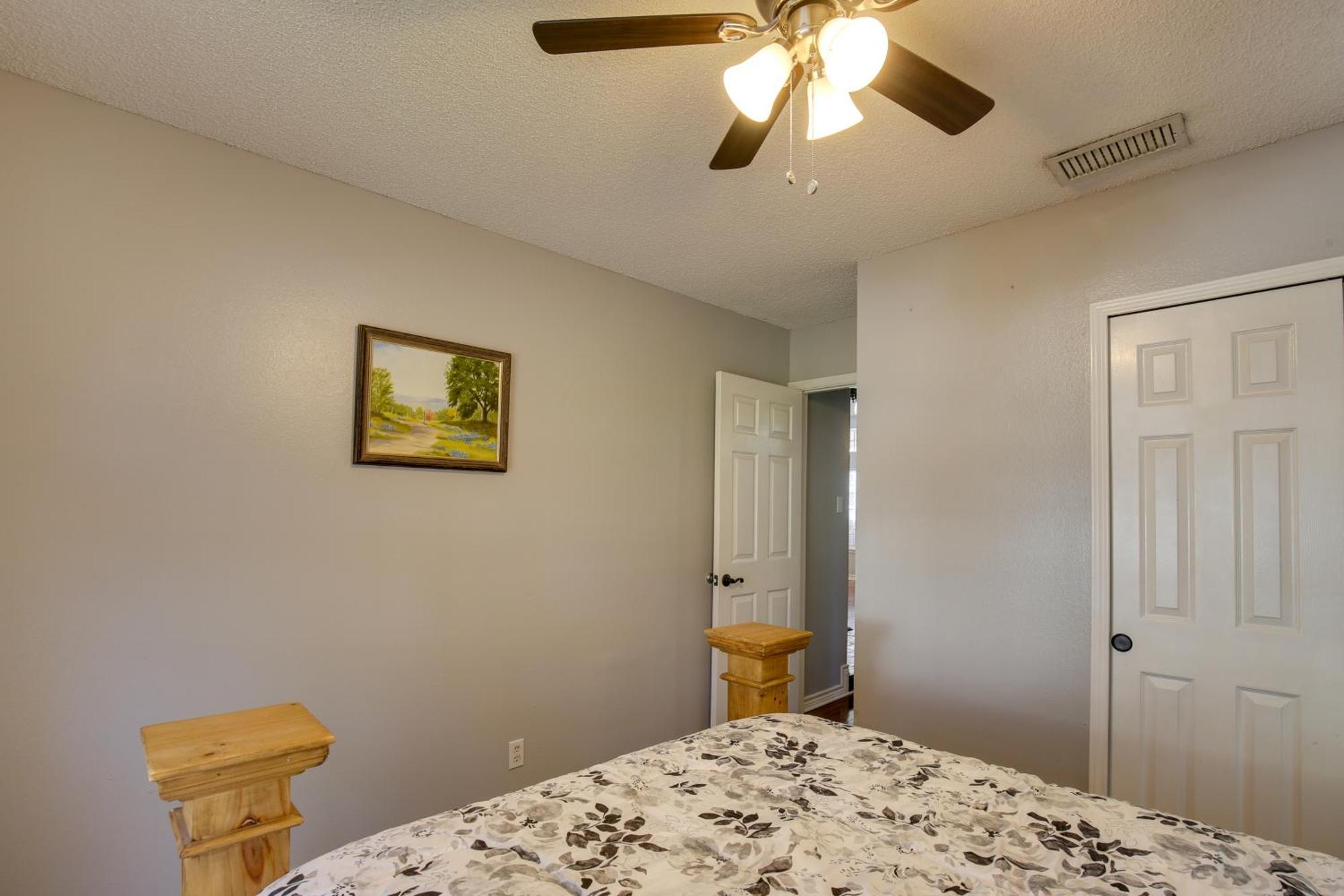 Holiday home Abode With Spacious Backyard And Deck