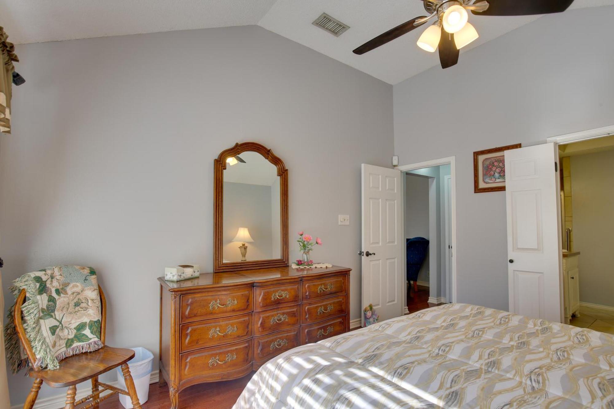 Holiday home Abode With Spacious Backyard And Deck *