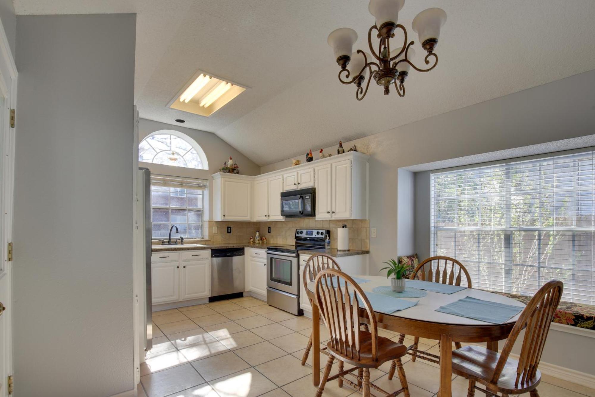 Abode With Spacious Backyard And Deck *