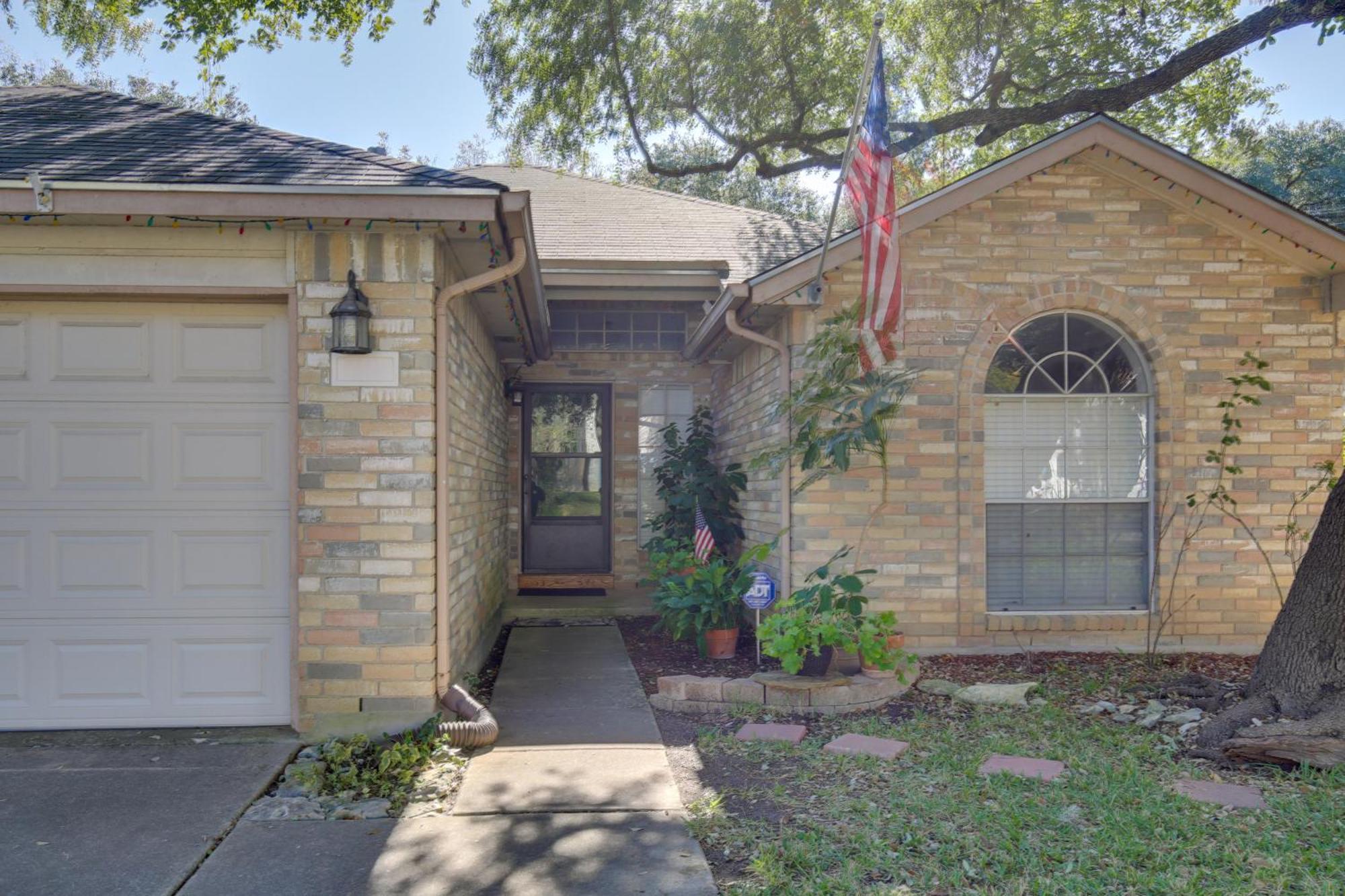 Abode With Spacious Backyard And Deck