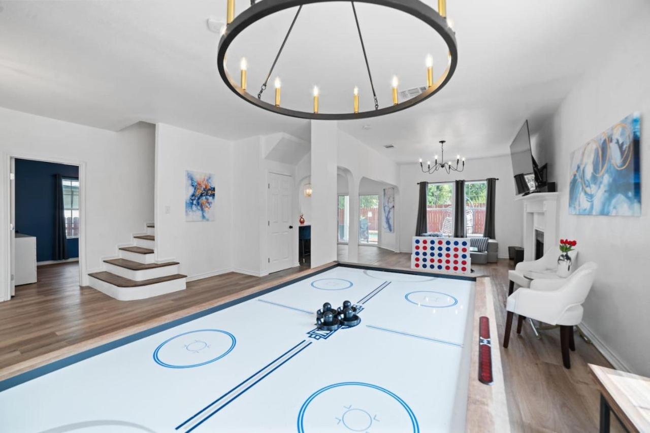 Modern 5 Bedroom With Pool And Games Holiday home San Antonio