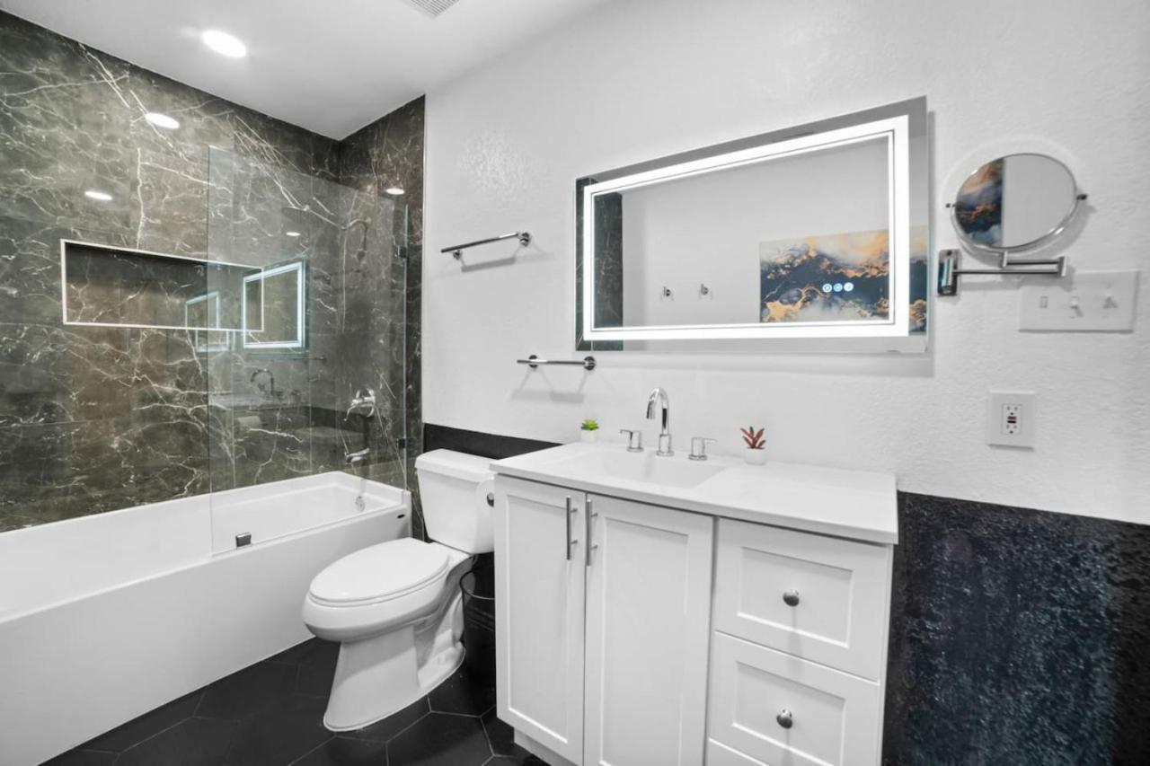 Holiday home Modern 5 Bedroom With Pool And Games San Antonio