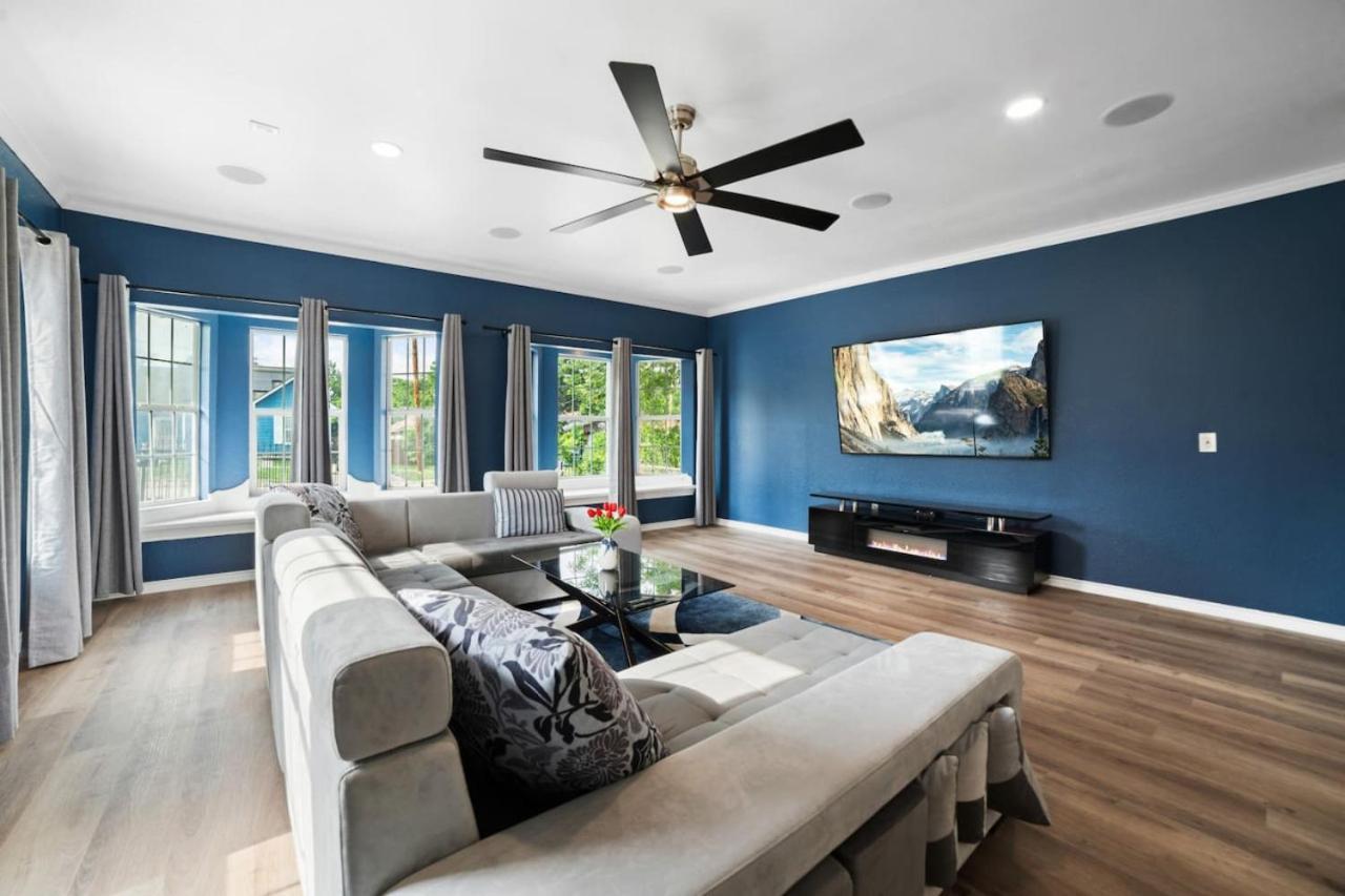 Modern 5 Bedroom With Pool And Games Holiday home San Antonio