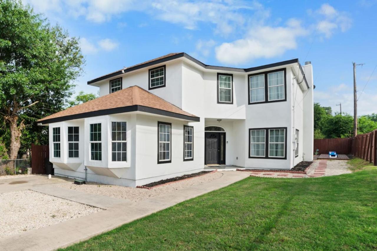 Modern 5 Bedroom With Pool And Games