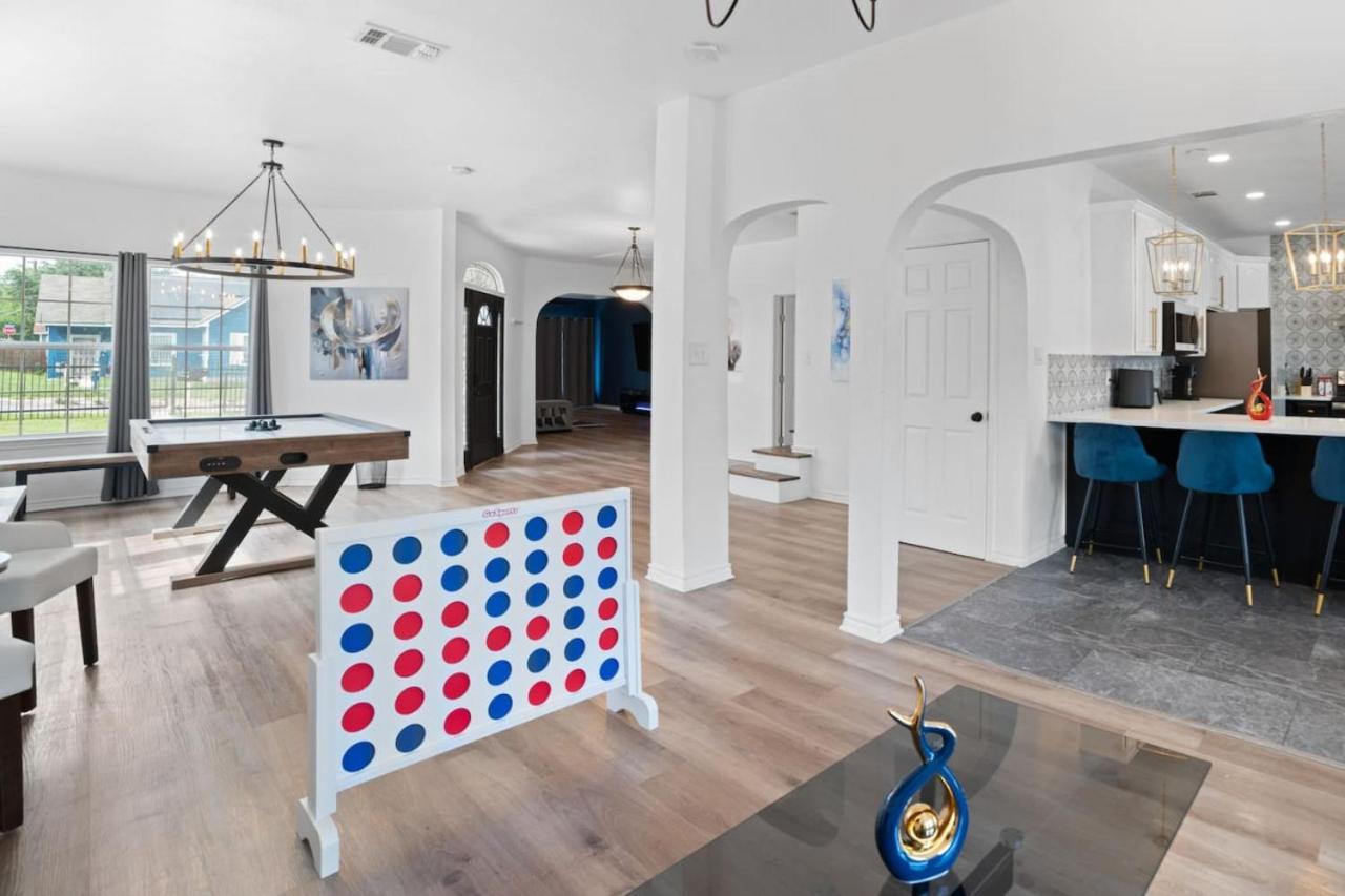 Modern 5 Bedroom With Pool And Games * San Antonio