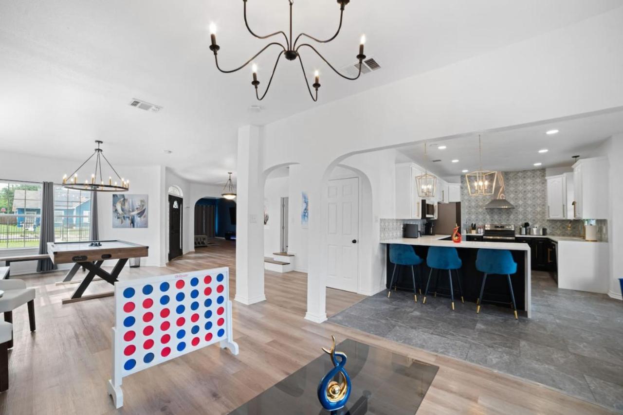 Modern 5 Bedroom With Pool And Games Holiday home *