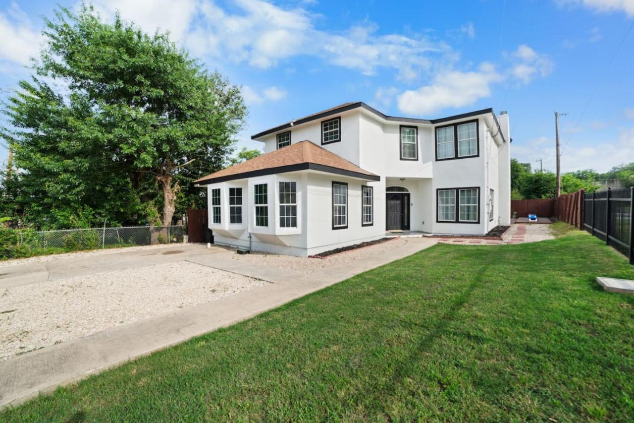 Modern 5 Bedroom With Pool And Games Holiday home
