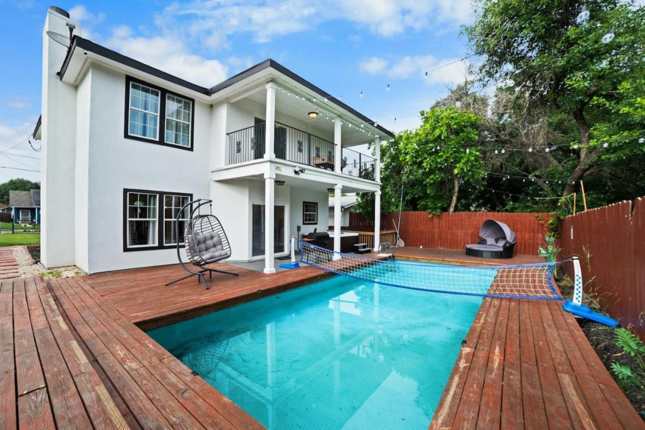 Holiday home Modern 5 Bedroom With Pool And Games *