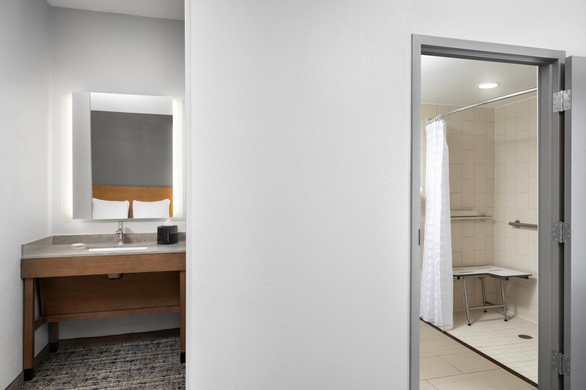 Hyatt Place Riverwalk Hotel 3*