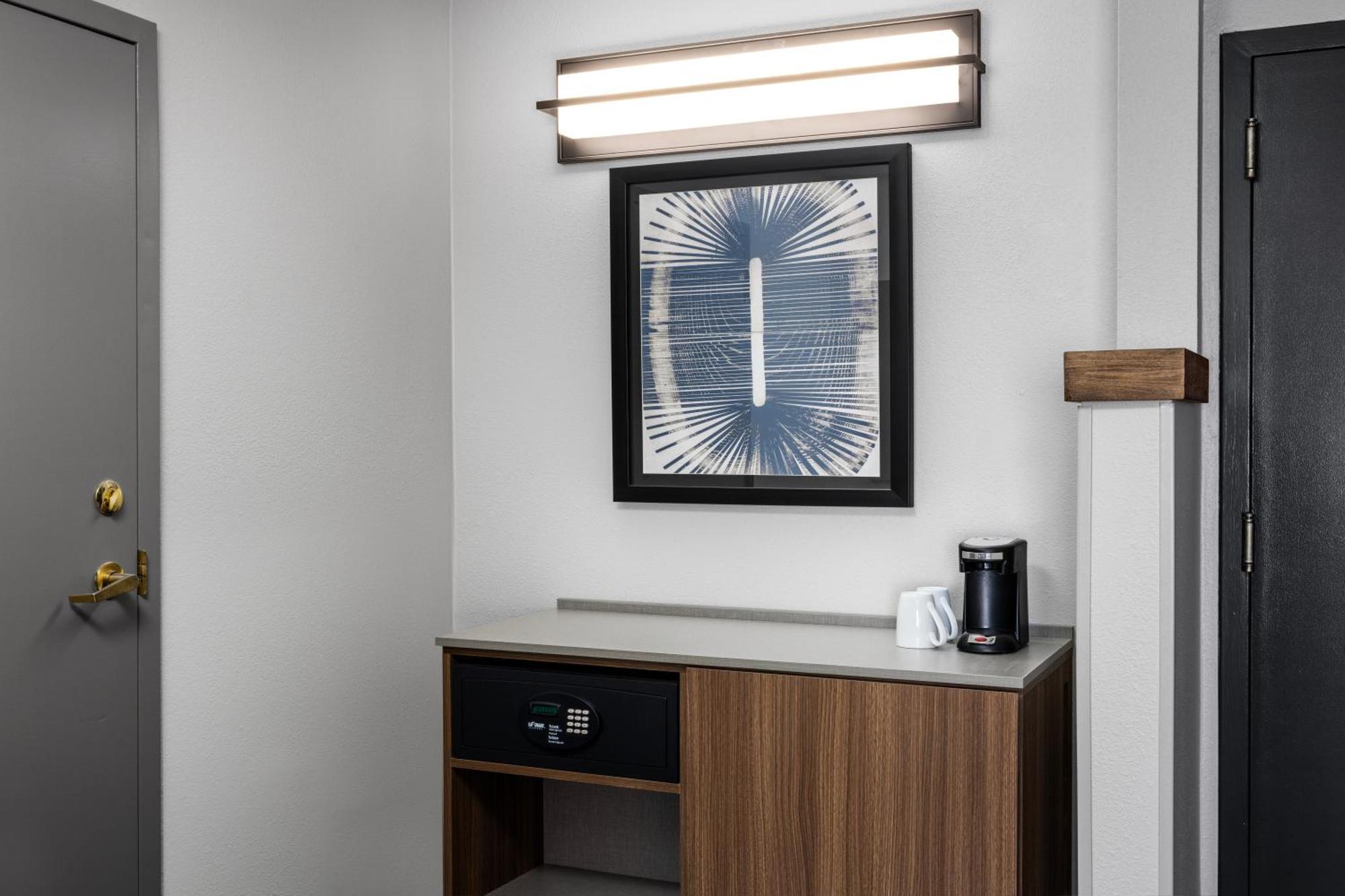 Hyatt Place Riverwalk Hotel 3*