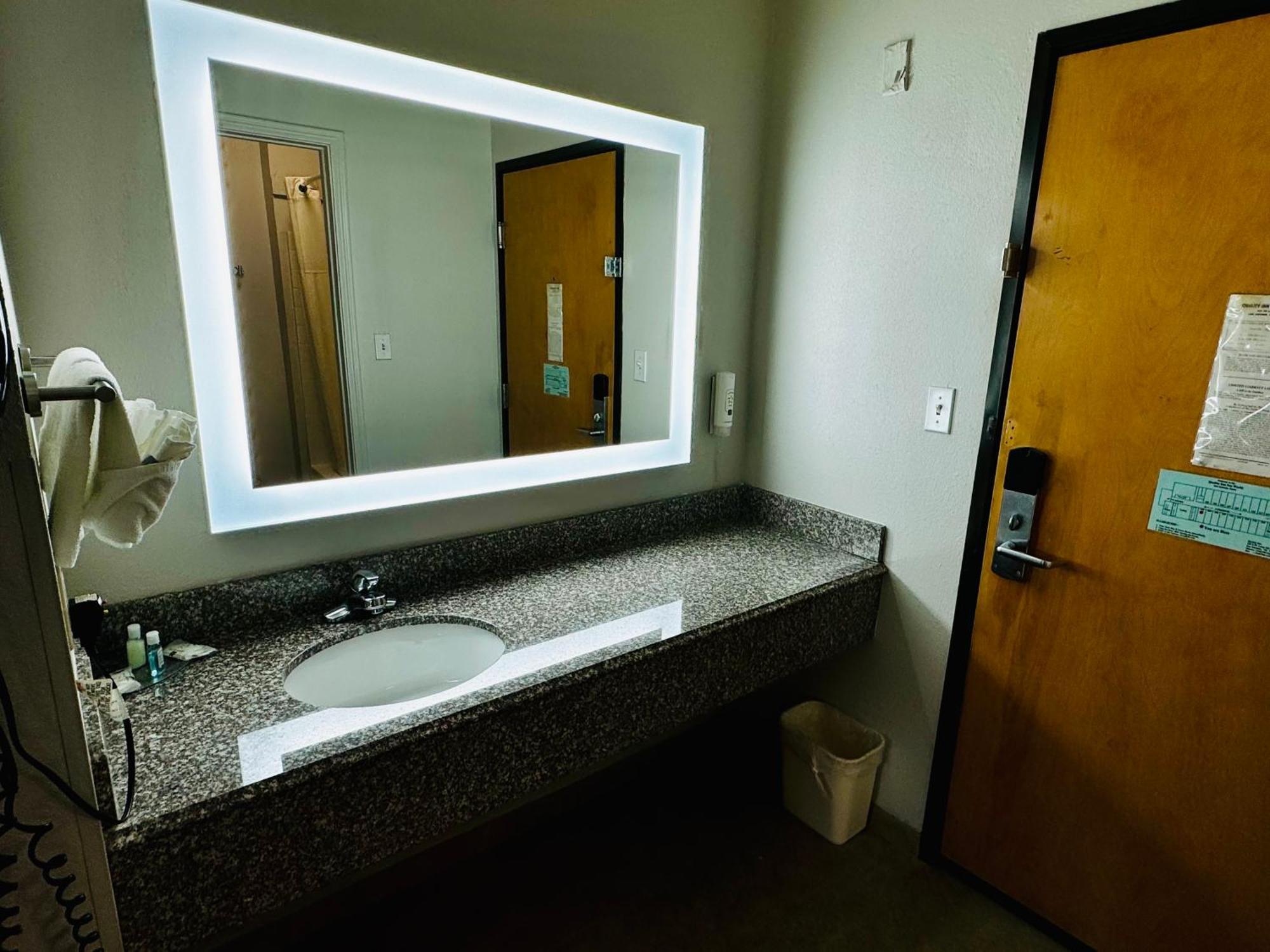 Quality Near Seaworld - Lackland Hotel
