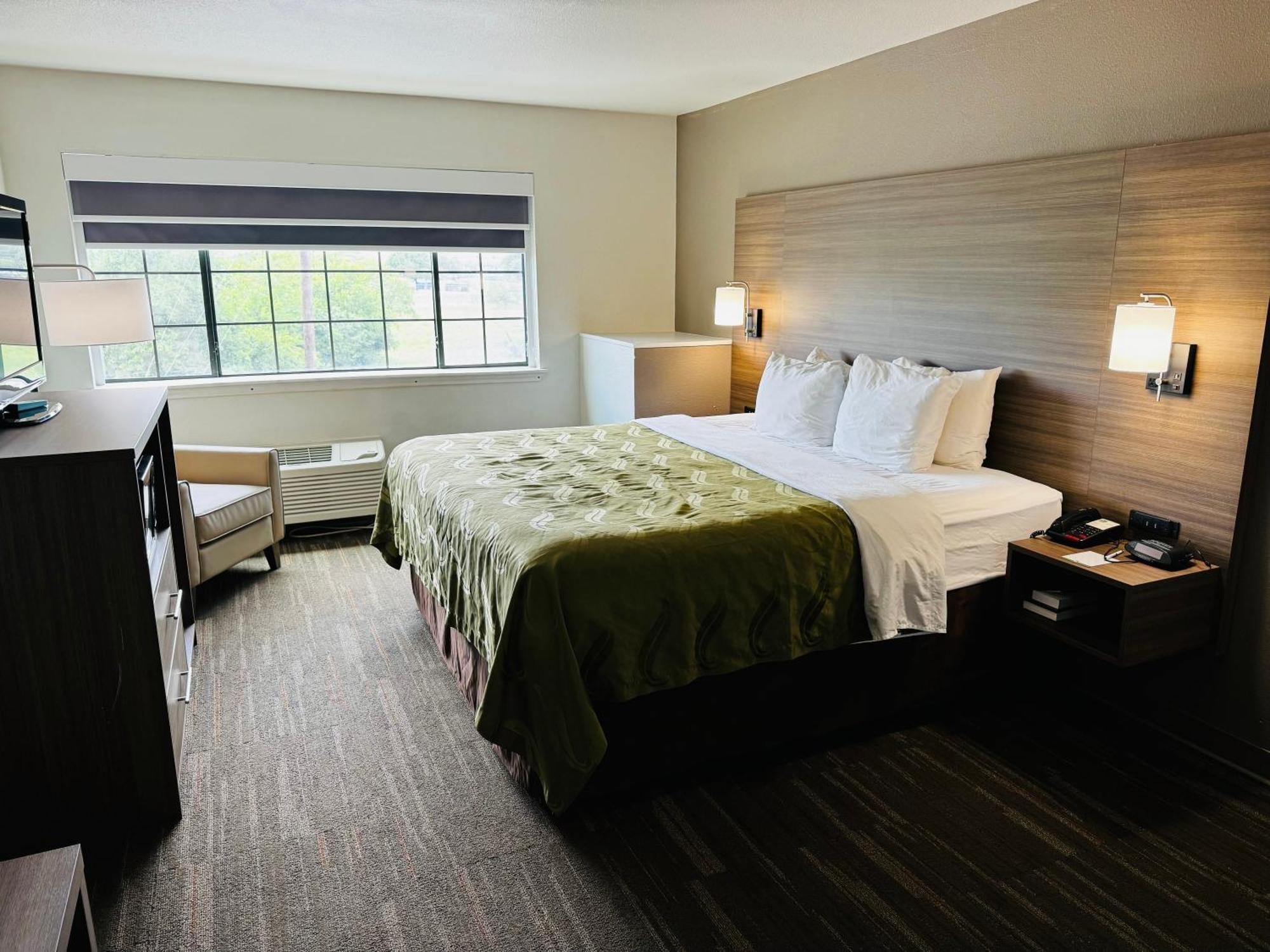 Hotel Quality Near Seaworld - Lackland 3*