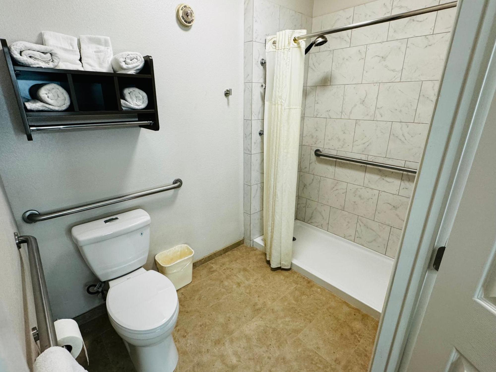 Quality Near Seaworld - Lackland Hotel