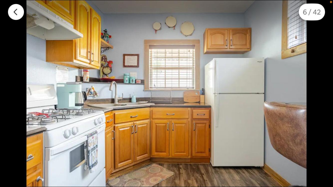 Cozy & Private Near Downtown Holiday home