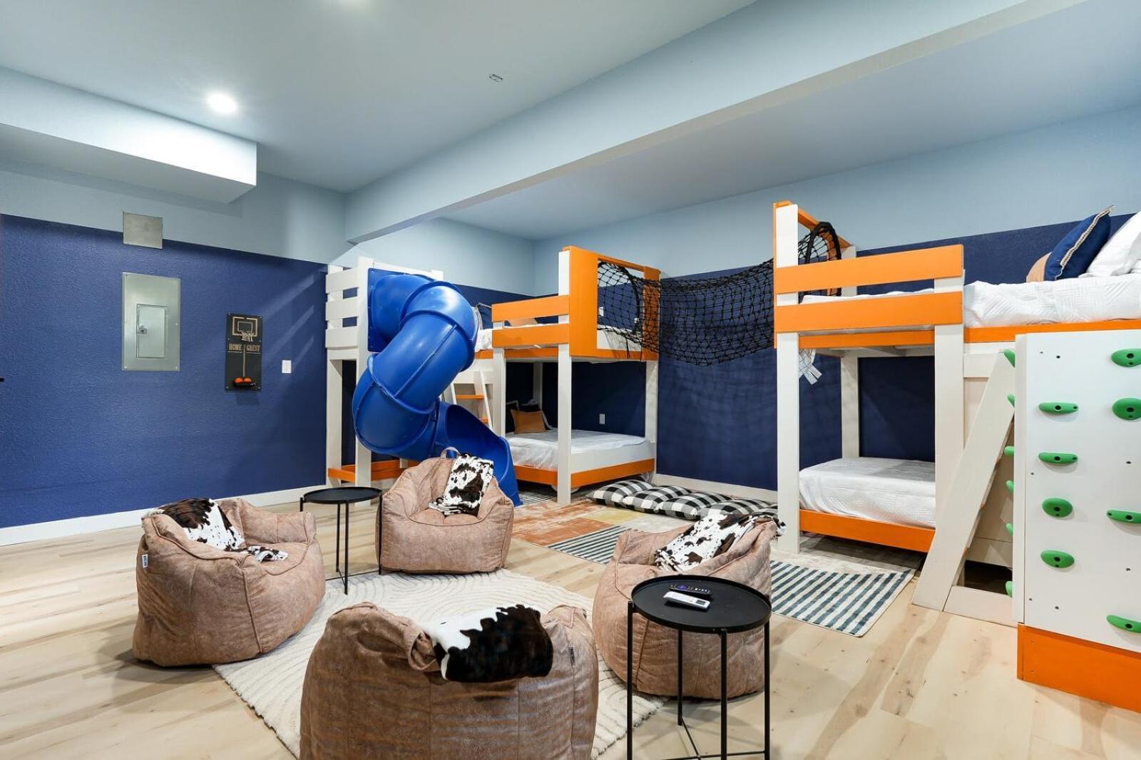 Sportscourt & Pool Indoor Slide~games~ Family Fun