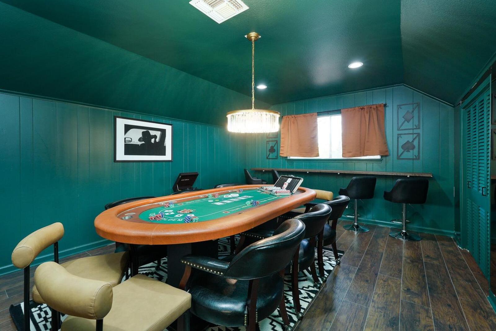 Holiday home Sportscourt & Pool Indoor Slide~games~ Family Fun *