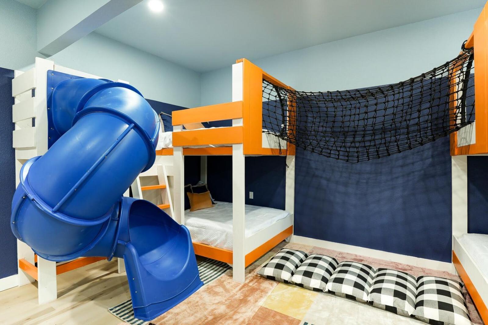Sportscourt & Pool Indoor Slide~games~ Family Fun Holiday home