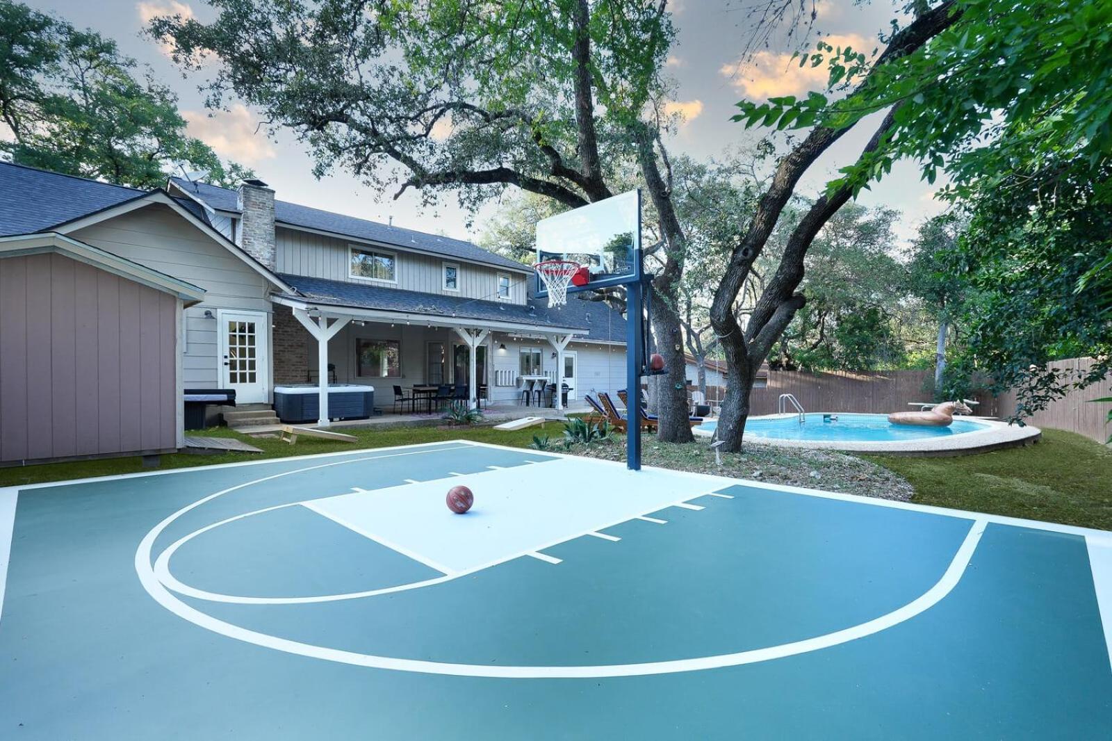 Holiday home Sportscourt & Pool Indoor Slide~games~ Family Fun *
