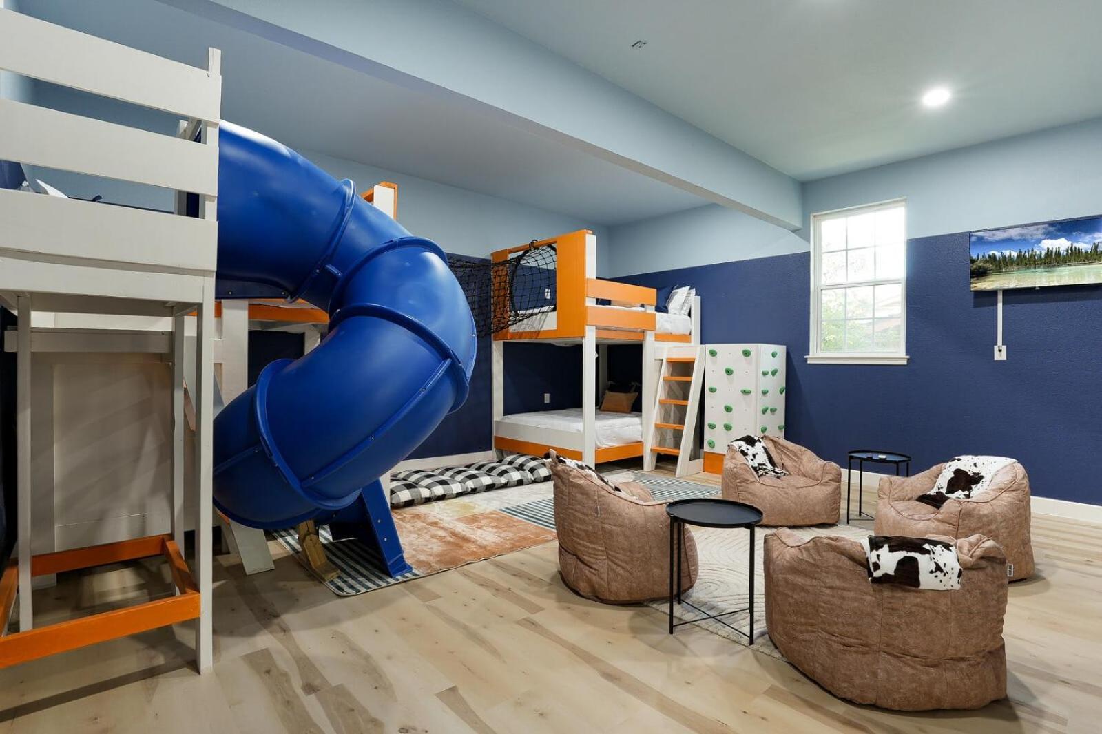 Holiday home Sportscourt & Pool Indoor Slide~games~ Family Fun