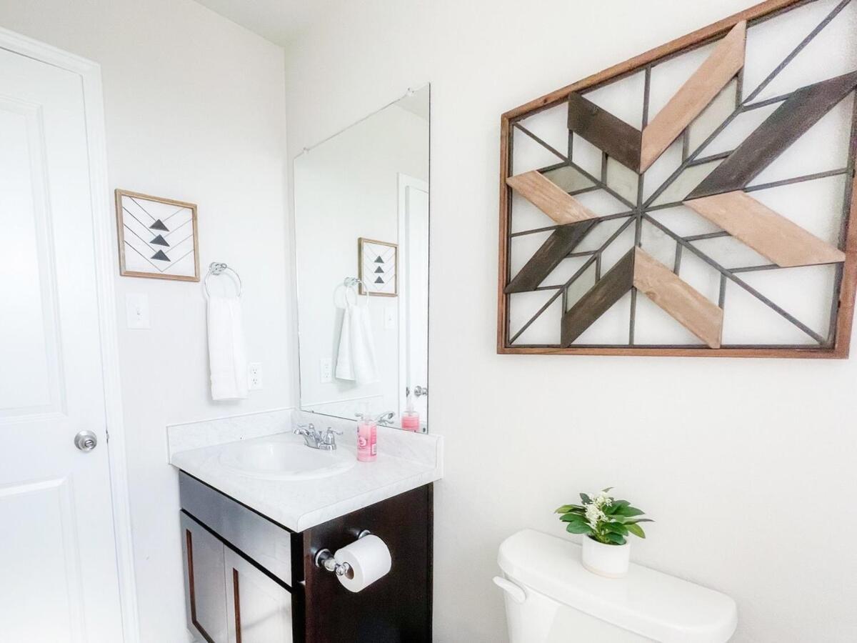 Stylish Family Near Lackland Pool *