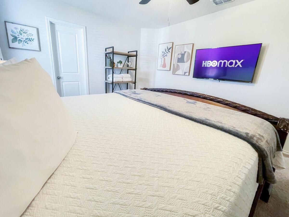 Holiday home Stylish Family Near Lackland Pool *