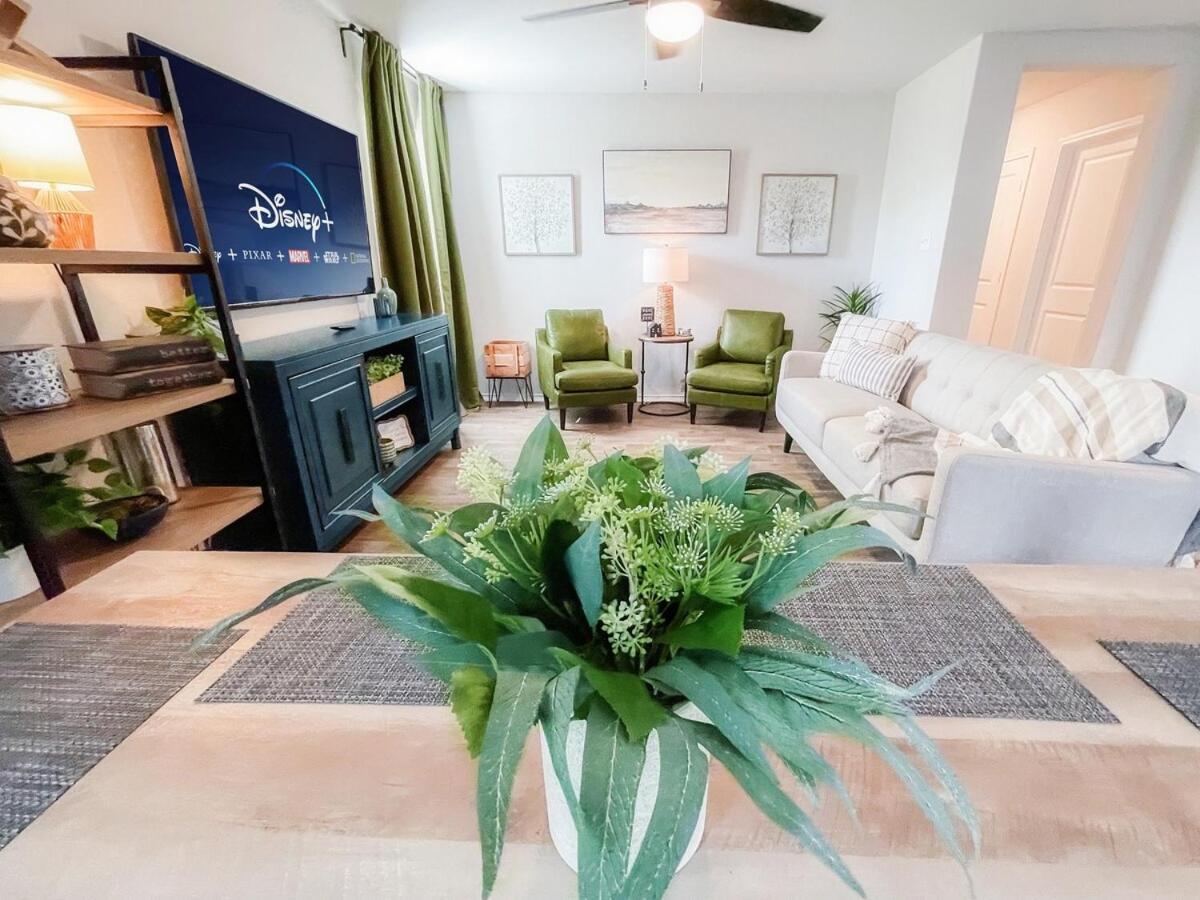 Stylish Family Near Lackland Pool Holiday home San Antonio