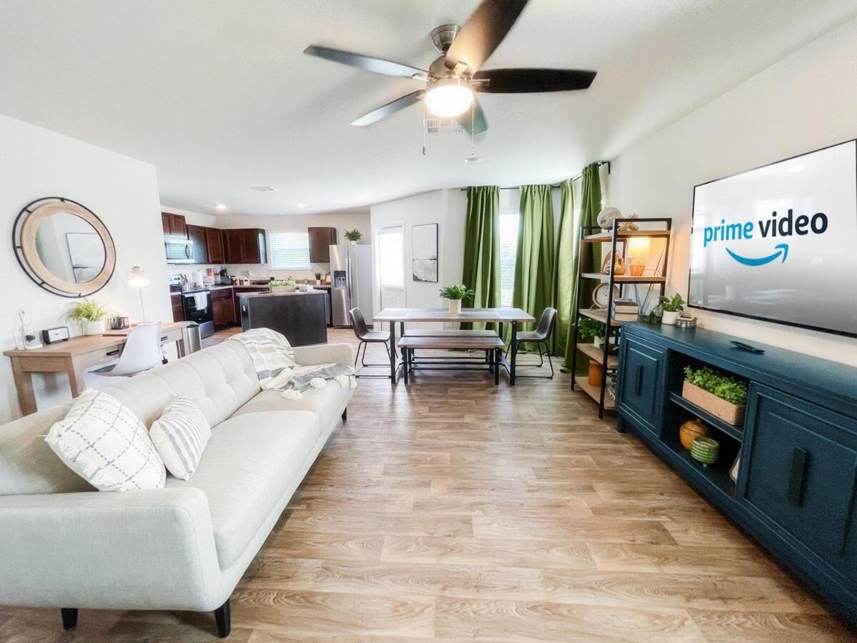 Holiday home Stylish Family Near Lackland Pool *