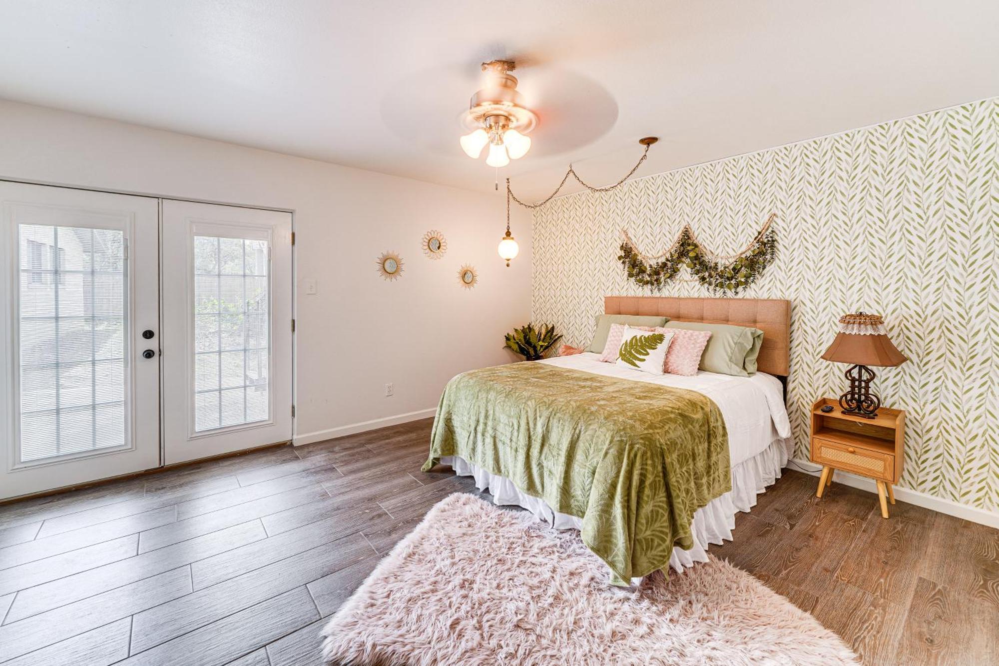 Unique And Stylish With Deck! San Antonio