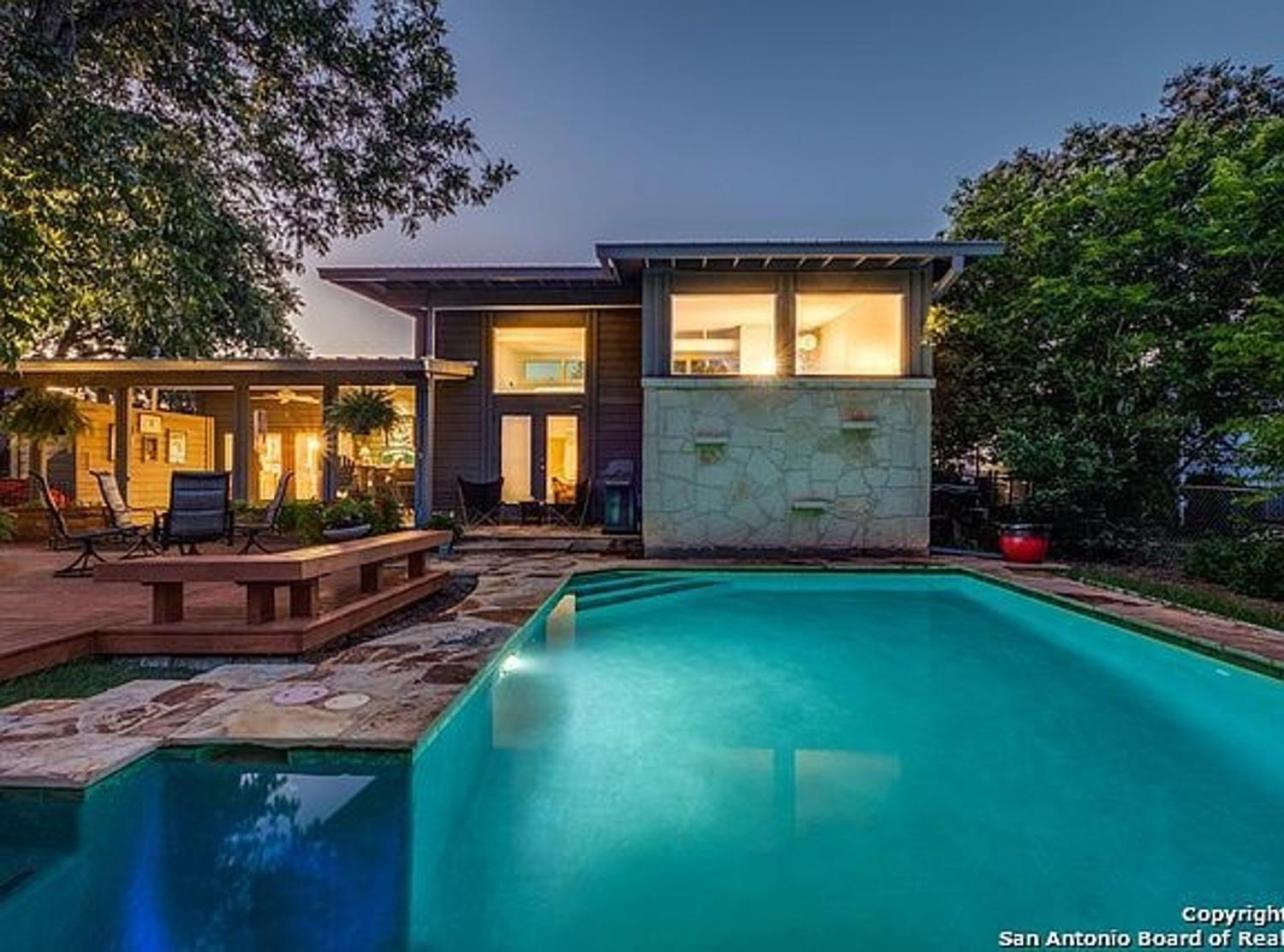 Holiday home Serene Pool & Firepit In Stunning By Airport