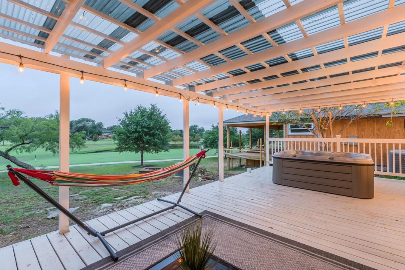 Holiday home Stunning Deck, Hot-tub View To & Golf Course San Antonio