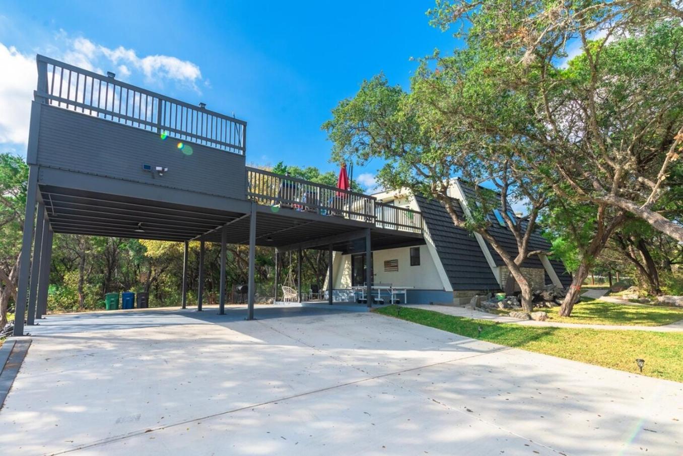 Breathtaking Roof Pool Views, Gameroom, Firepit Holiday home *
