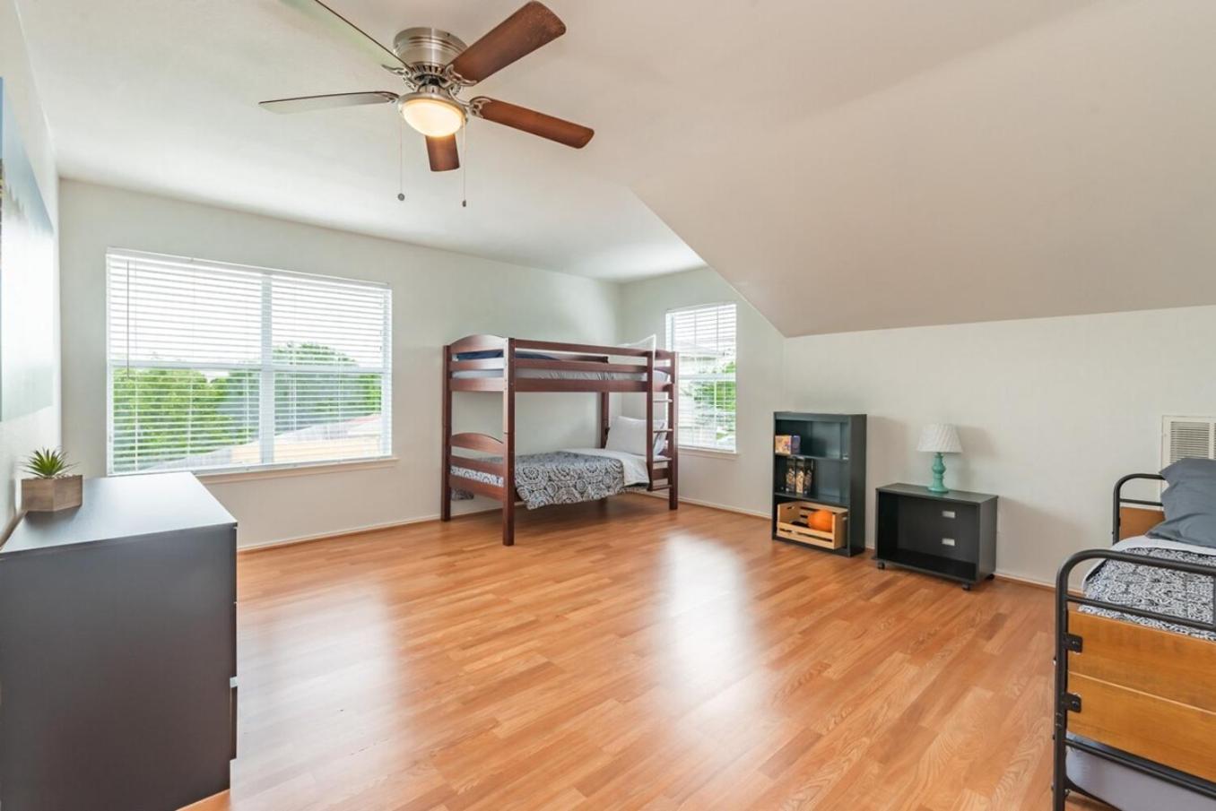 Luxury 6br Home, Game By Lackland & Seaworld Holiday home *