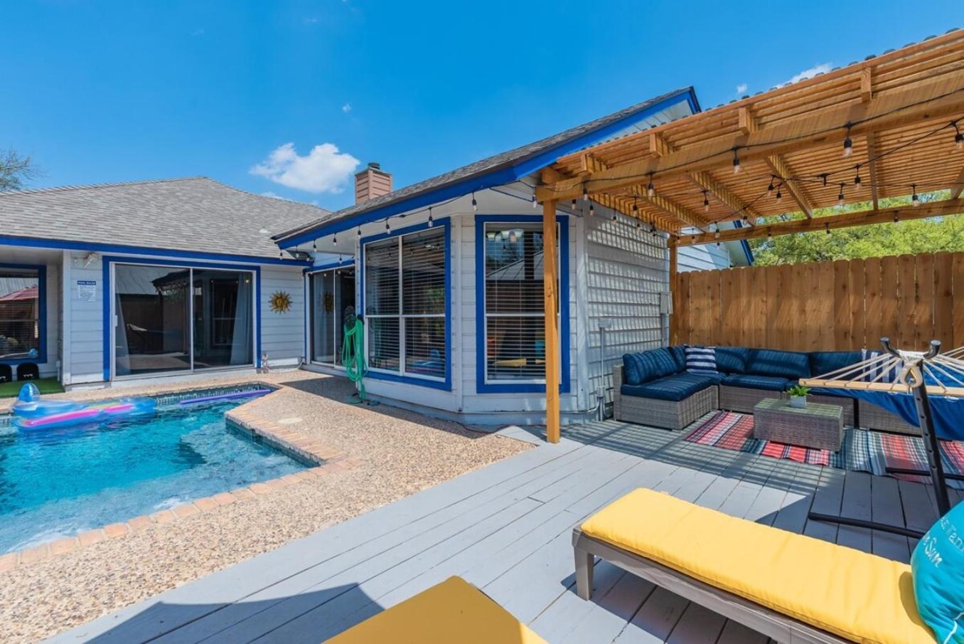 Fun 'n Sun Heated Pool & Gameroom By Fiesta Texas San Antonio