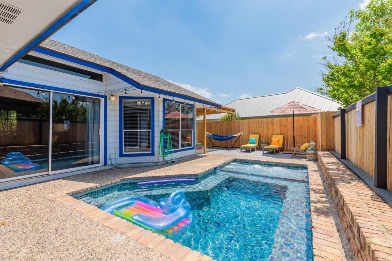 Fun 'n Sun Heated Pool & Gameroom By Fiesta Texas * San Antonio
