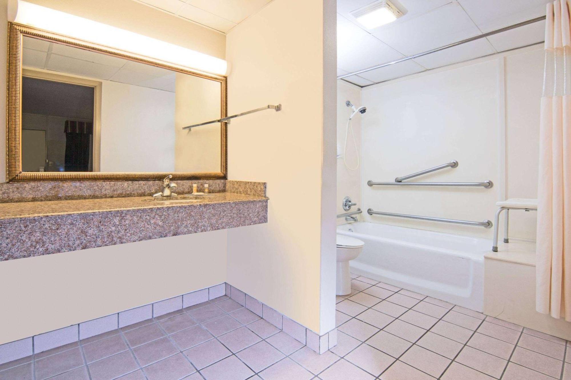 Days By Wyndham N.w. Medical Center 2* San Antonio