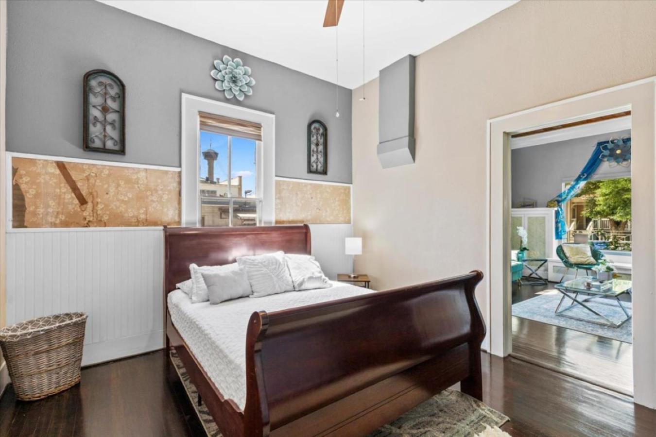 3 Bdr 2 Bth Downtown Free Parking At The Alamodome Holiday home