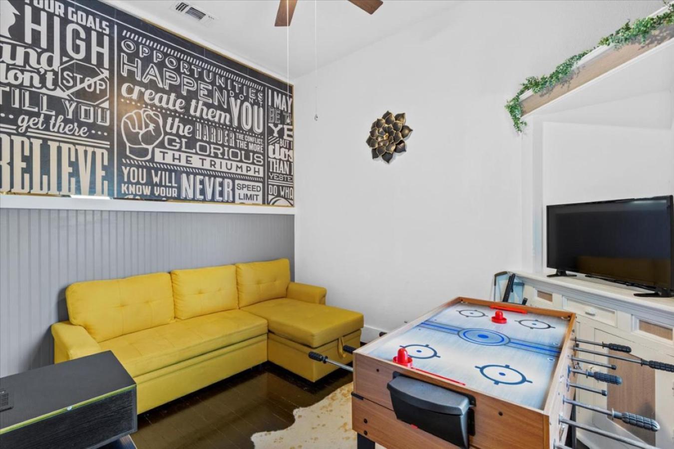 3 Bdr 2 Bth Downtown Free Parking At The Alamodome Holiday home *