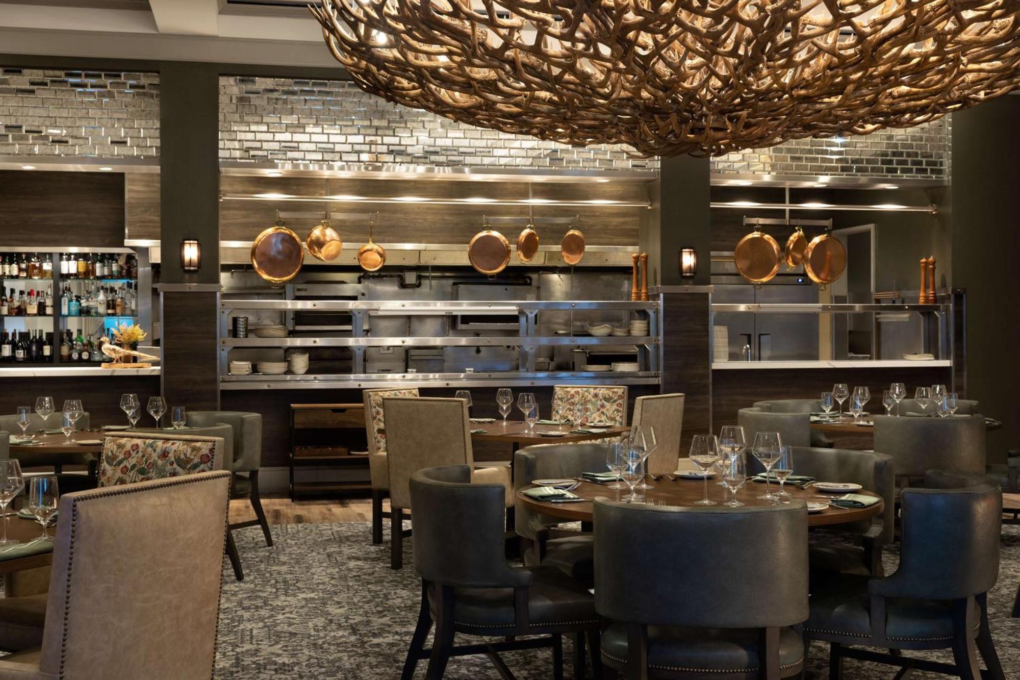 Hyatt Regency Hill Country & 4*
