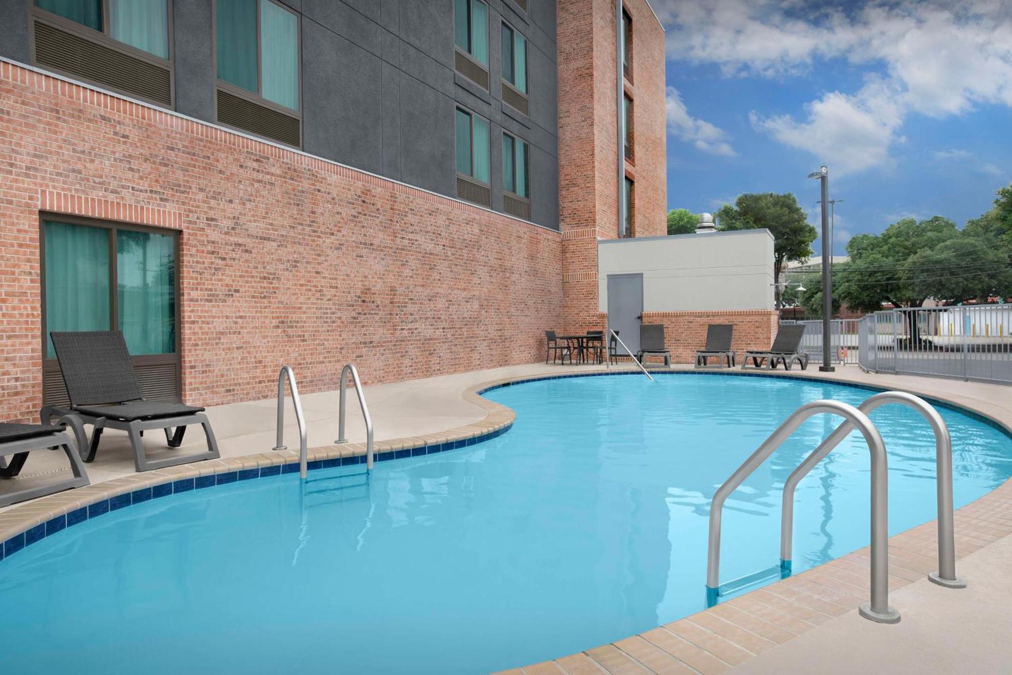 Spark By Hilton Airport 3*