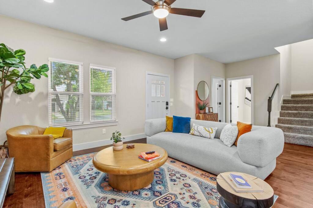 Holiday home Pool - Theater King Bed & 7 Minutes To Riverwalk San Antonio