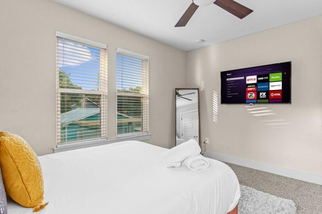 Pool - Theater King Bed & 7 Minutes To Riverwalk *