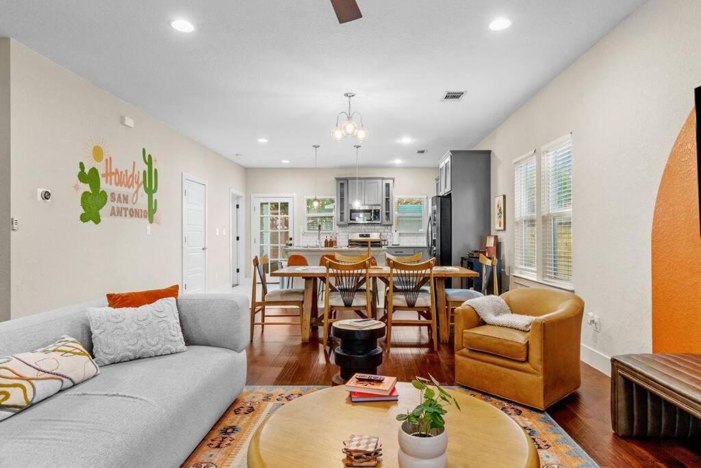 Pool - Theater King Bed & 7 Minutes To Riverwalk *