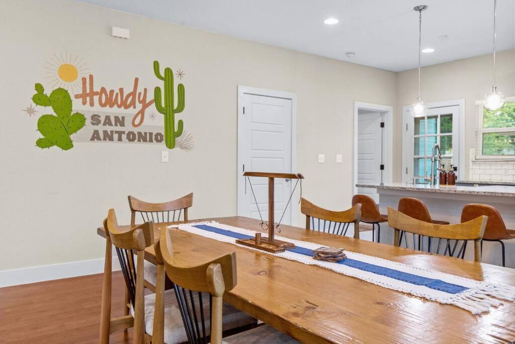 Pool - Theater King Bed & 7 Minutes To Riverwalk San Antonio