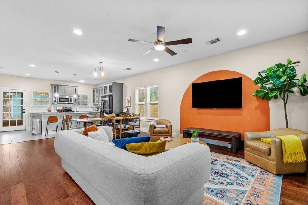 Pool - Theater King Bed & 7 Minutes To Riverwalk *