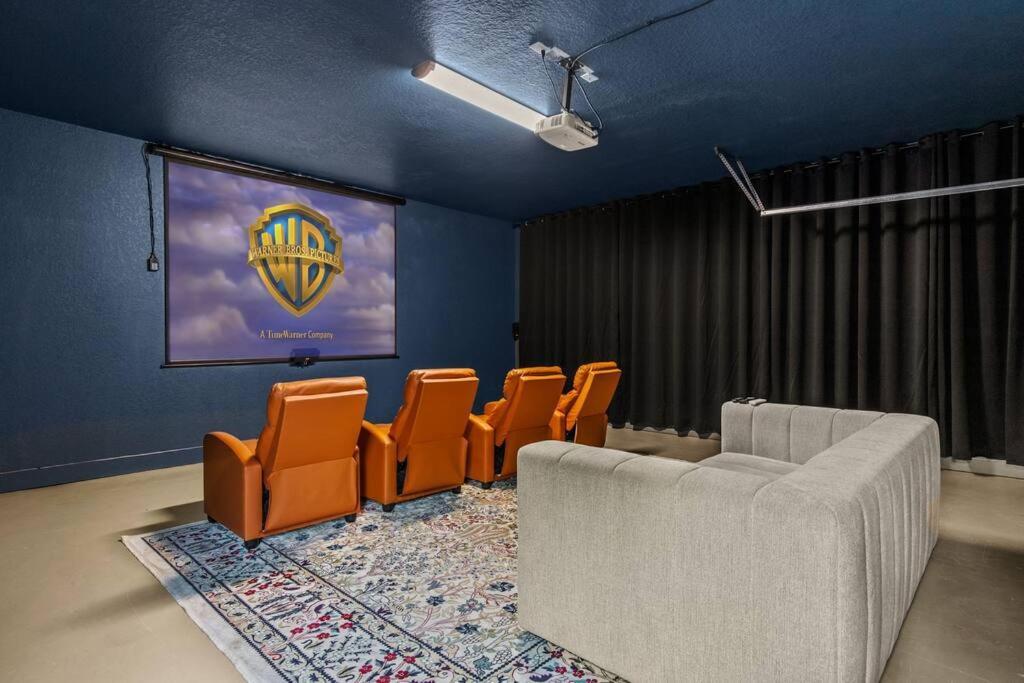 Pool - Theater King Bed & 7 Minutes To Riverwalk San Antonio