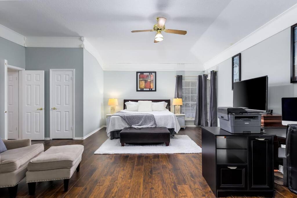 Holiday home Rare Find! Heatd Pool Gameroom Spring Special! San Antonio