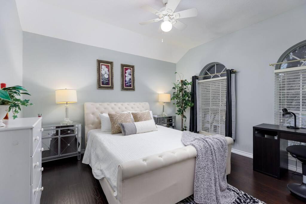 Rare Find! Heatd Pool Gameroom Spring Special! Holiday home San Antonio