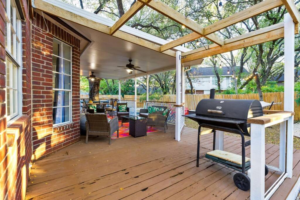 Rare Find! Heatd Pool Gameroom Spring Special! Holiday home San Antonio