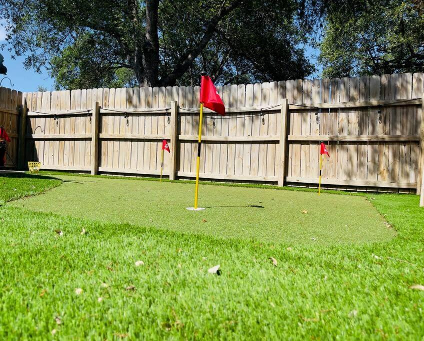 Holiday home Rare Find! Heatd Pool Gameroom Spring Special! San Antonio